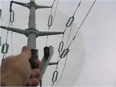 usando detector ultrasónico redes aéreas eléctricas